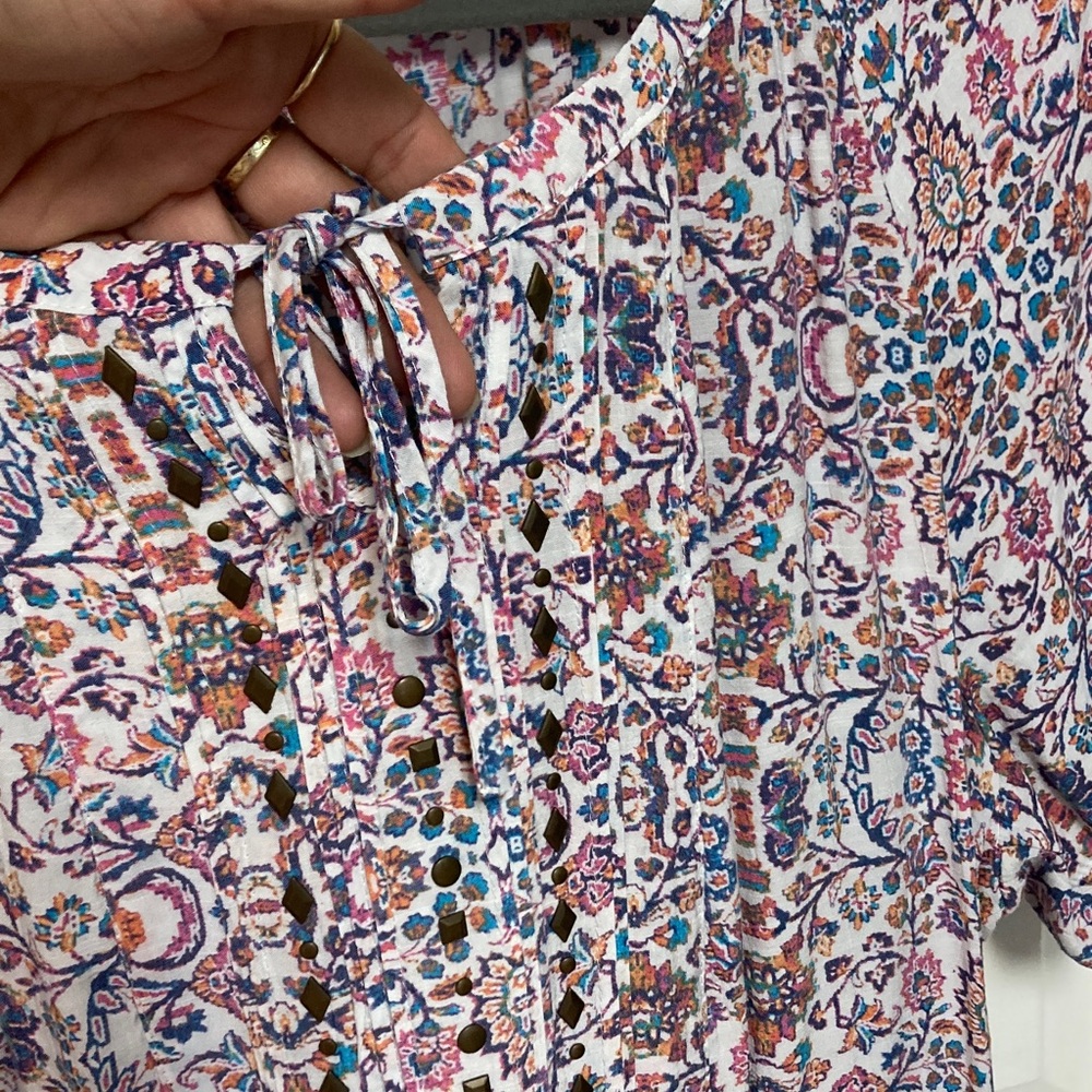 3/$20 bundle and save
Kim Rogers Multicolor Patterned Blouse - Picture 4 of 8